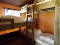 Glampingtent Desert 5 فنادق في Heerhugowaard