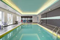 Tru by Hilton Toronto Airport West - piscina