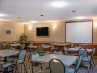 Travelodge by Wyndham Lacombe Hotels in Lacombe