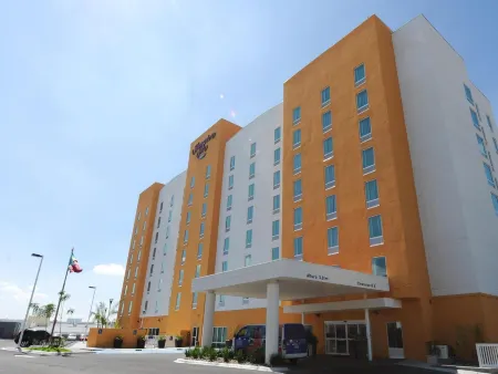 Hampton Inn by Hilton Queretaro Tecnologico Отели в г. Керетаро