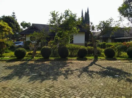 The Osaka House Villa Kota Bunga by Citrus House