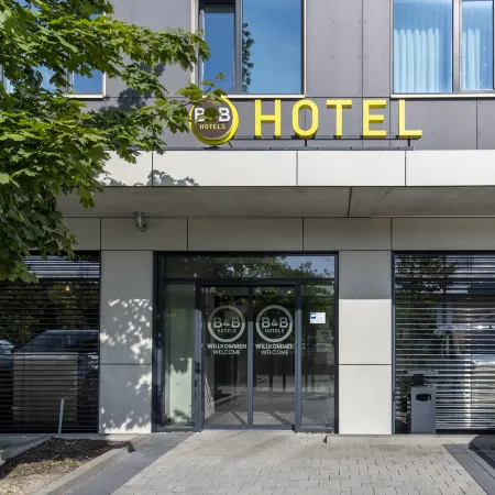B&B HOTEL München-Olympiapark Отели рядом с достопримечательностью «Станция метро Hasenbergl»