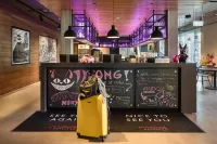 Moxy Dresden Neustadt - Quầy bar