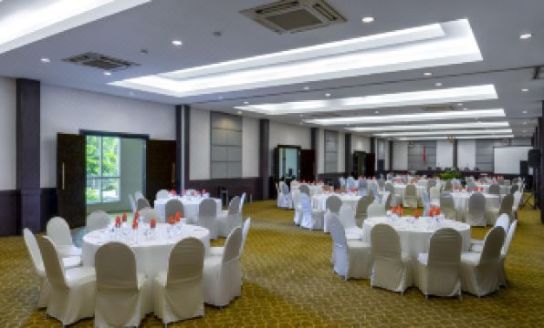 1. 솔라리스 호텔 ..