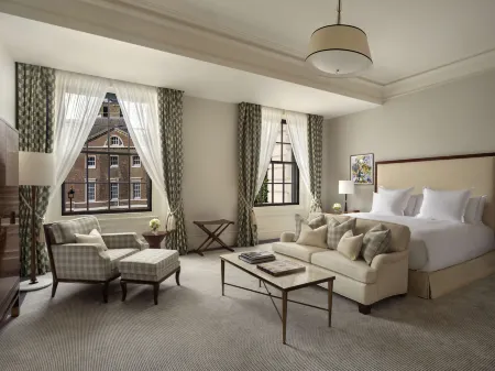 Raffles London at the Owo Отели рядом с достопримечательностью «Palmers Green United Reformed Church»