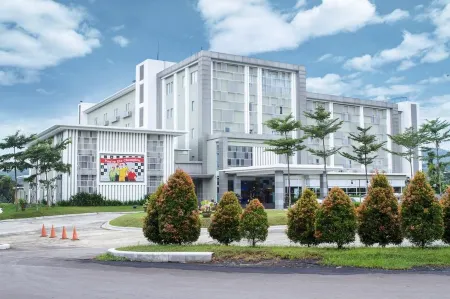 Lorin Sentul Hotel Отели в г. Citeureup