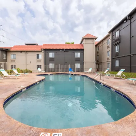 La Quinta Inn by Wyndham Kansas City Lenexa