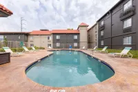 La Quinta Inn by Wyndham Kansas City Lenexa - Pools