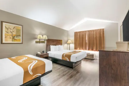 Quality Inn Conference Center at Citrus Hills Отели рядом с достопримечательностью «Funny Farm Alpacas»