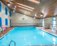 Comfort Inn & Suites Thousand Islands Harbour District - Pool