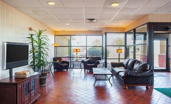 Studio 6 Lincoln, NE - Airport