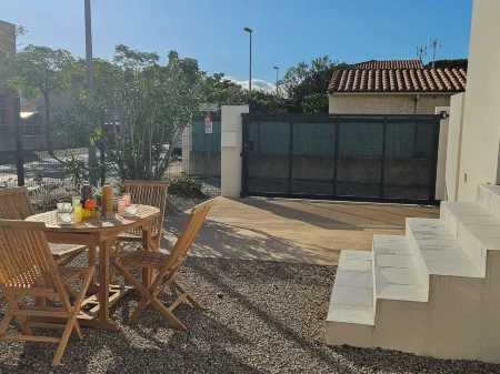 Aubépines Отели рядом с достопримечательностью «Camping Le Palais De La Mer | Camping Sainte-Marie-la-Mer»