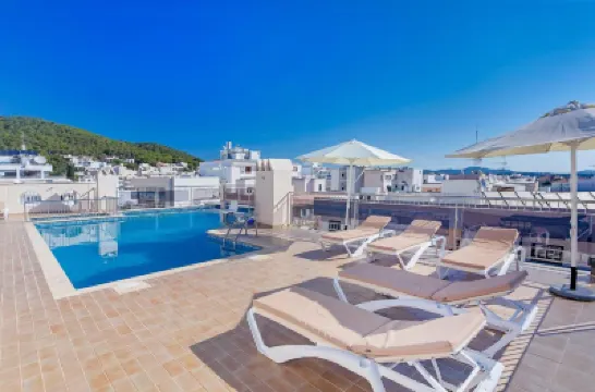 Aparthotel Duquesa Playa Hotels in der Nähe von Marina Santa Eulalia