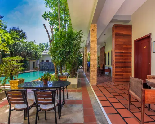 Indra Porak Residence Hotel Hotels near Wat Chowk