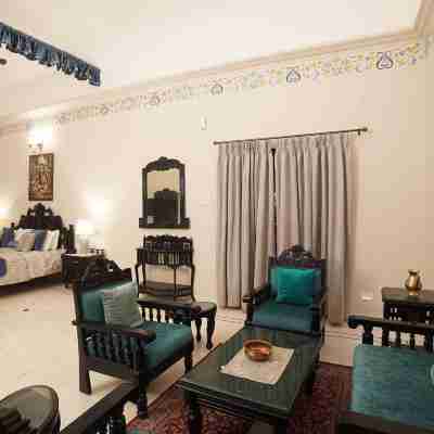 MPT Sheesh Mahal, Orchha Rooms