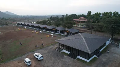 Shreephal Luxurious Resort Hôtels à proximité de : Lake Garden