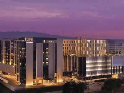 Mövenpick Hotel and Hotel Apartments Ghala Muscat Hôtels à proximité de : Al Mouj Marina مارينا الموج مسقط
