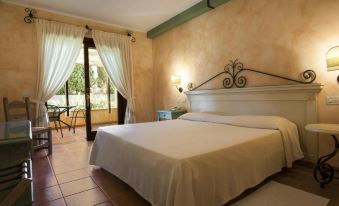 Tranquil Lantana Resort Hotel & Apartments 1 Bedroom Room Apartment Sleeps 5