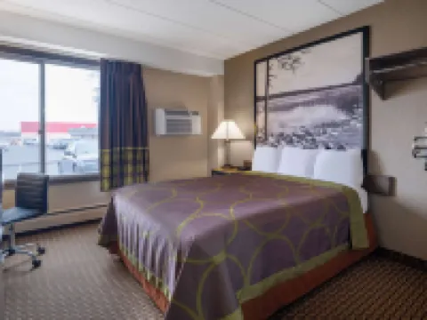 Super 8 by Wyndham Owatonna Hotel di Owatonna