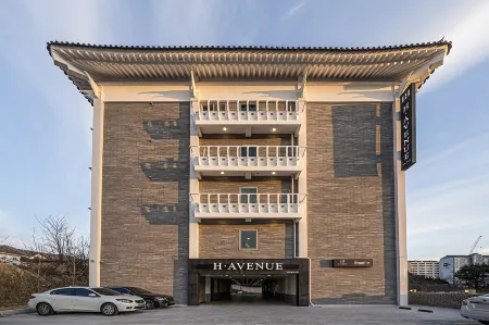 H Avenue Gyeongju Bulkuk Temple Отели рядом с достопримечательностью «Гробница Вонсон-вана в Кёнджу»