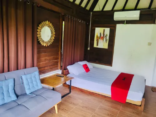 RedDoorz Syariah Near Wisata Durensewu Pandaan Hotels in Pandaan