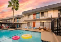 The Sojourn Los Angeles - Sherman Oaks فنادق في شيرمان أوكس