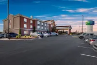 Holiday Inn Express & Suites OKMULGEE by IHG - parking