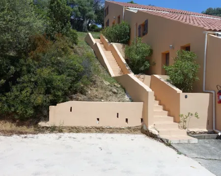 Residence Cabanaccia Studio 35m² Hotele w: Serriera