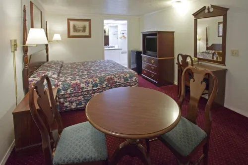 Americas Best Value Inn Lansing - parking