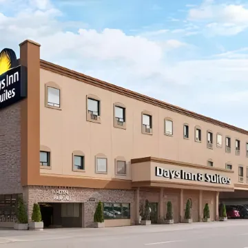 Days Inn & Suites by Wyndham Sault Ste. Marie on