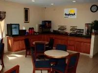 Quality Inn & Suites Bloomington I-55 and I-74 - sarapan