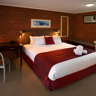 Admiral Motor Inn Hotels near Rosebud Country Club