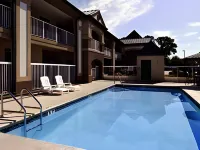 Super 8 by Wyndham Marianna - Pools