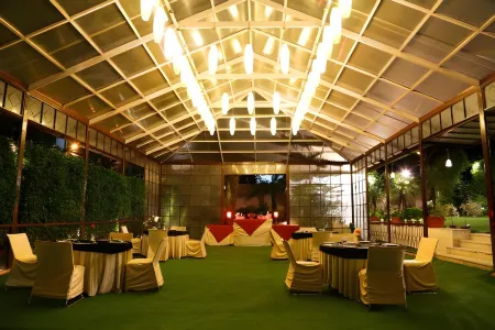 Inderlok Hotel Отели рядом с достопримечательностью «Mindrolling Monastery»