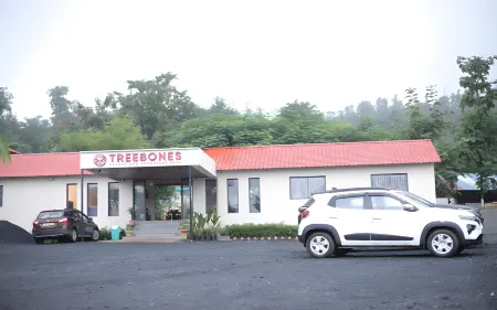 Treebones Resort and Adventure Park Отели в г. Данг