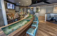 Holiday Inn & Suites BELLINGHAM by IHG - bar