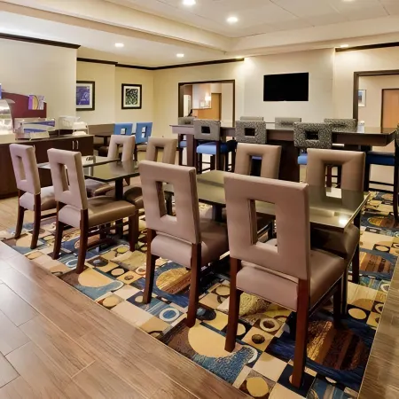 Holiday Inn Express & Suites BUFORD NE - LAKE LANIER by IHG