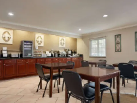 Baymont by Wyndham Kansas City KU Medical Center Hotels in Wyandotte County