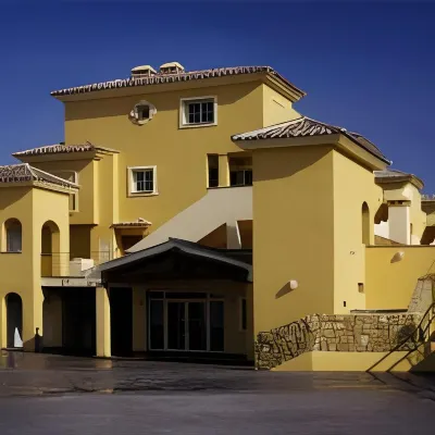 Apartamentos Vista Real Hotels near San Roque Golf Course