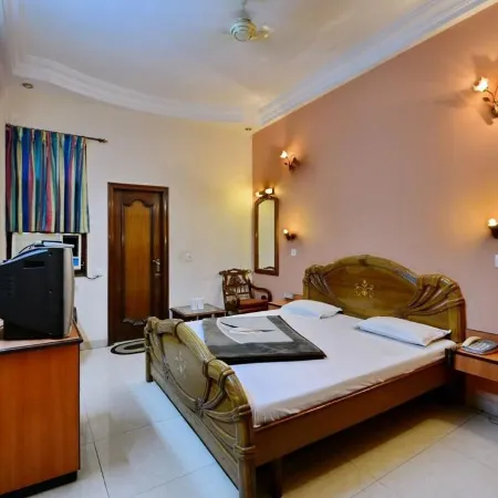 Hotel D R International