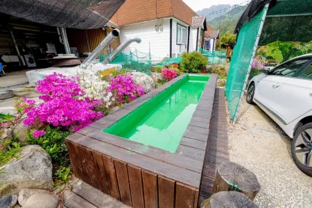 Hill House Pension Отели рядом с достопримечательностью «The 38th Parallel»