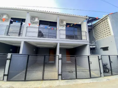 MyHome Guesthouse, Managed by OmDin Отели рядом с достопримечательностью «Prabu Geusan Ulun Museum»