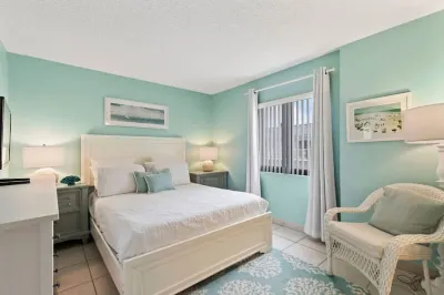 Updated Ocean Front Condo Aquamarine Suite 201 Hotel dekat Timucuan Oaks Garden, Ponce Inlet FL