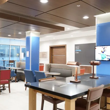 Holiday Inn Express & Suites DALLAS MARKET CTR - LOVE FIELD by IHG