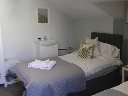 The Milford Arms Отели в г. Айлворт