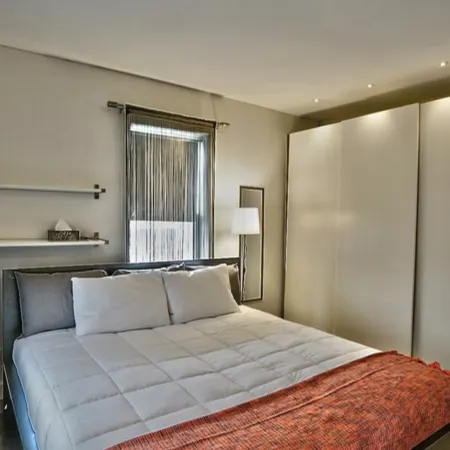Downtown Sherby - Central, Parking, King Bed, Sleeps 3