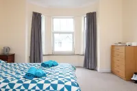 Darwin road guest house room 2 Hotel dekat Lord's Hill Church