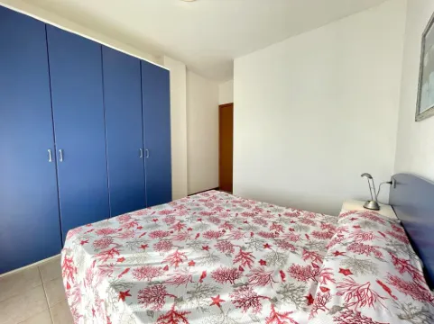 ブライト フラット イン ア レジデンス ウィズ コモン プールズ