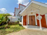 Villa Hanum Puncak Private Pool 2 Kamar Tidur Hotel di Sindanglaya