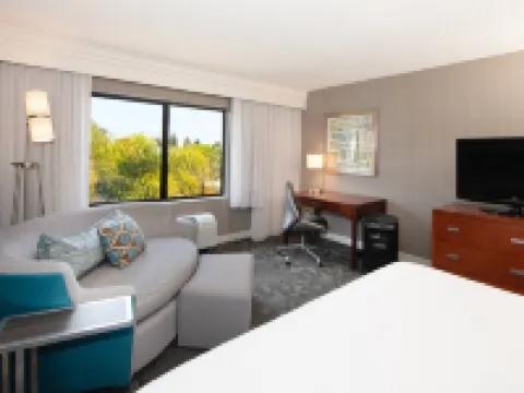 Courtyard Oakland Airport Hotels in Oakland